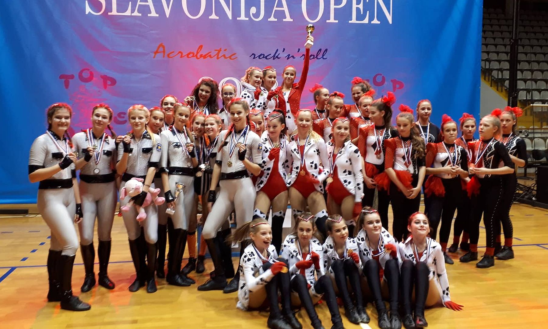 Fehérvári érmek a Slavonija Open akrobatikus rock and roll táncversenyen